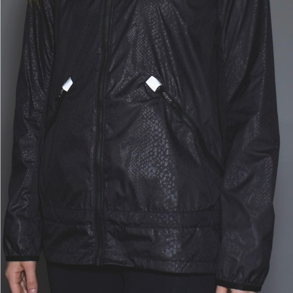 Lululemon Miss Misty II Packable Jacket
Desert Snake Embossed Black / Black - Picture 4 of 8